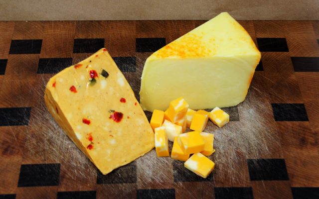 https://www.bensmeats.com/wp-content/uploads/2022/04/cheddar-cheese-product-2-640x400.jpg